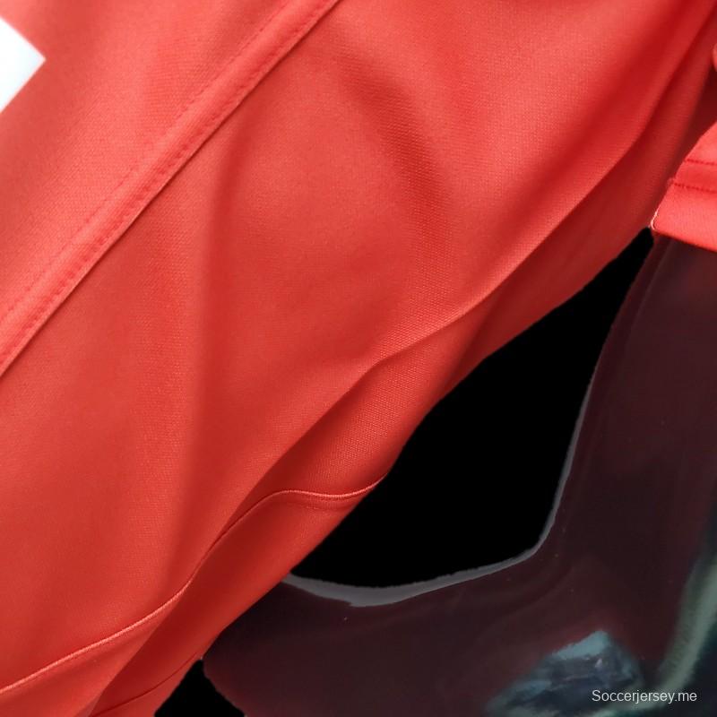 فورمولا 1 فورمولا 1؛ بدلة سباق فيراري حمراء
