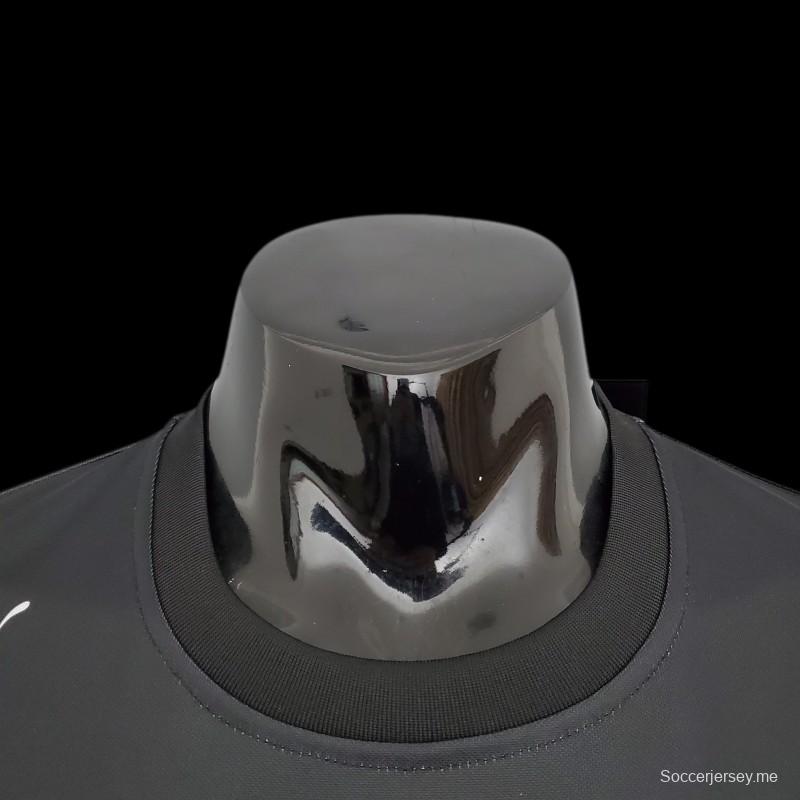 بدلة سباق الفورمولا 1 للفورمولا 1؛ 2021 مرسيدس بلاك
