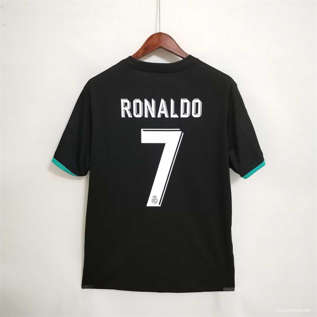 قميص كرة قدم ريترو 17/18 ريال مدريد ريترو 17/18 مع رقعة كاملة
