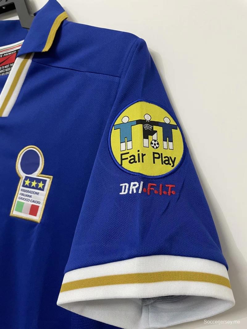 قميص كرة القدم الإيطالي 1996 ريترو 1996 مع رقعة كرة قدم بطولة أمم أوروبا 96
