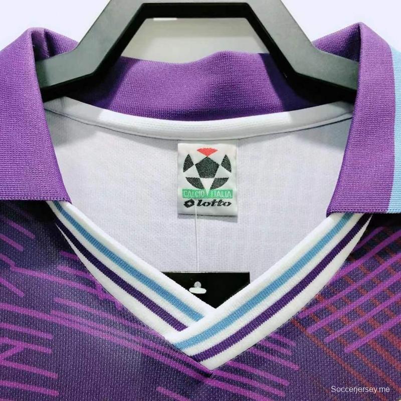 قميص كرة قدم عتيق 92/93 لفيورنتينا على أرضه
