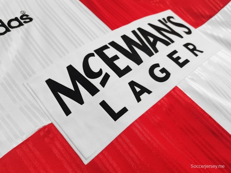 قميص كرة قدم رينجرز 1995/96 ريترو خارج ملعب رينجرز
