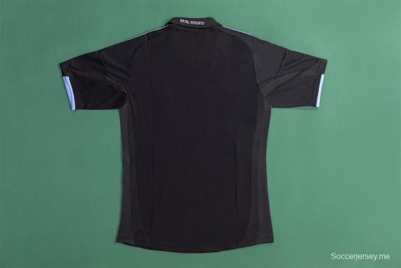 قميص كرة القدم RETRO 09/10 ريال مدريد خارج ملعبه
