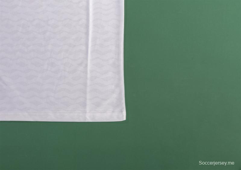 قميص كرة القدم RETRO 94/95 لإنتر ميلان خارج ملعبه
