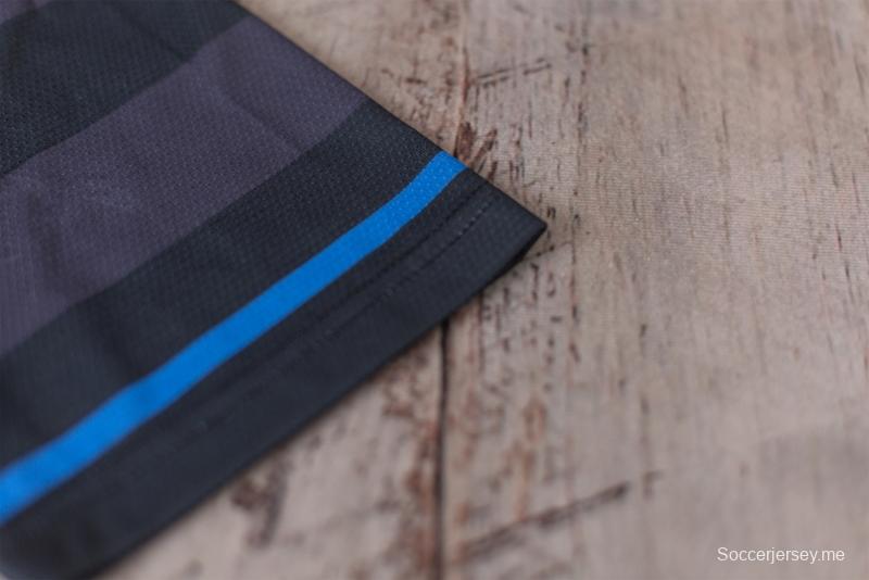 قميص كرة القدم RETRO 97/98 المباراة الثانية خارج الديار لإنتر ميلانو
