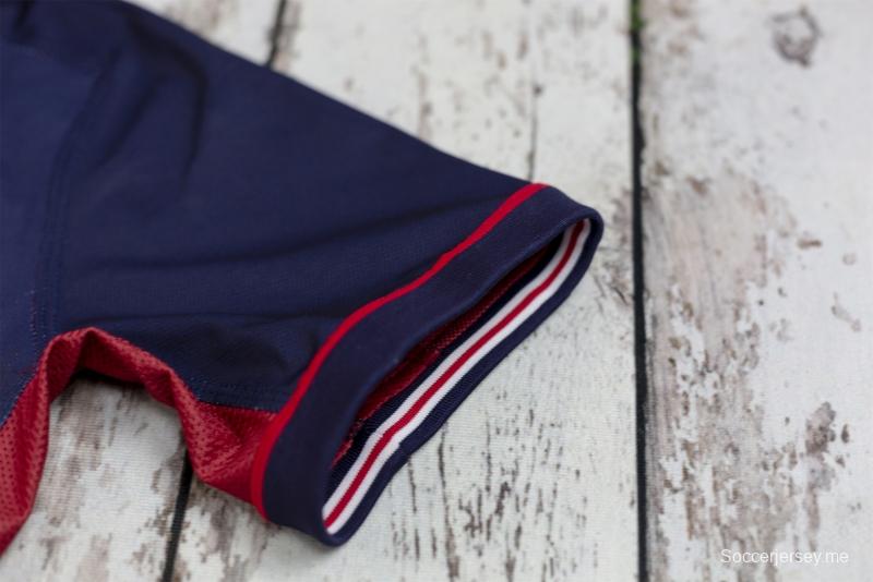 قميص كرة قدم ريترو إنجلترا 2002 قابل للانعكاس (أحمر/بحري)
