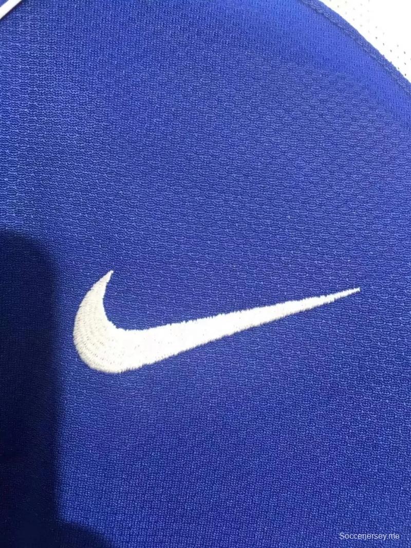 قميص أزرق عتيق من البرازيل 2004 ذهاباً وإياباً
