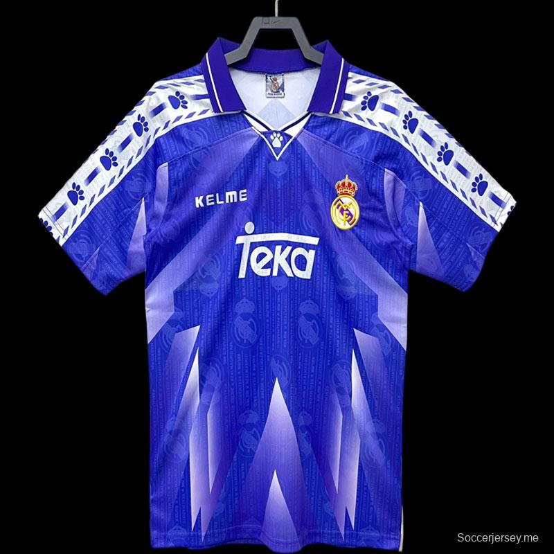 قميص ريترو 96/97 لريال مدريد خارج الديار
