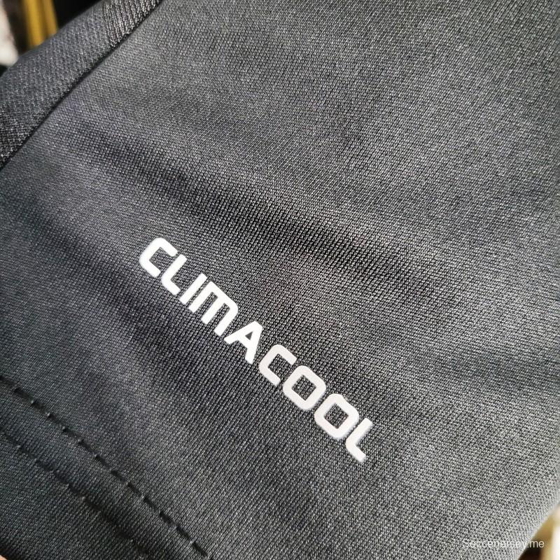 قميص بأكمام طويلة ريترو 2011/12 ريال مدريد ذهاباً وإياباً أسود اللون
