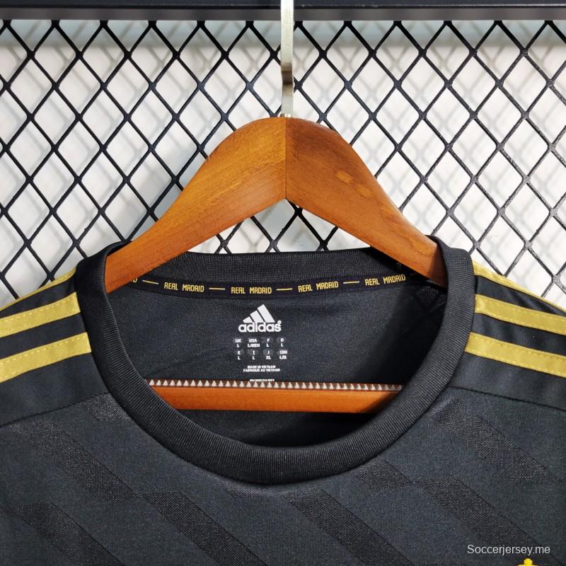 قميص بأكمام طويلة ريترو 2011/12 ريال مدريد ذهاباً وإياباً أسود اللون
