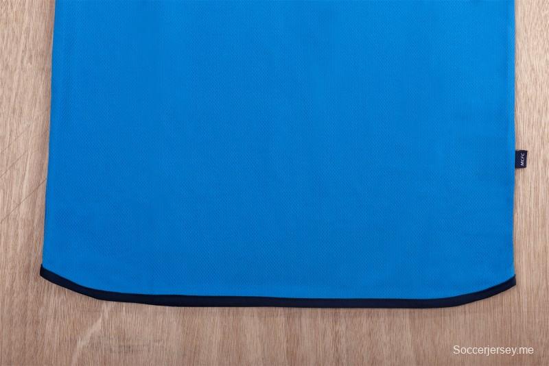 القميص الأساسي لمانشستر سيتي 02/03 ريترو 02/03
