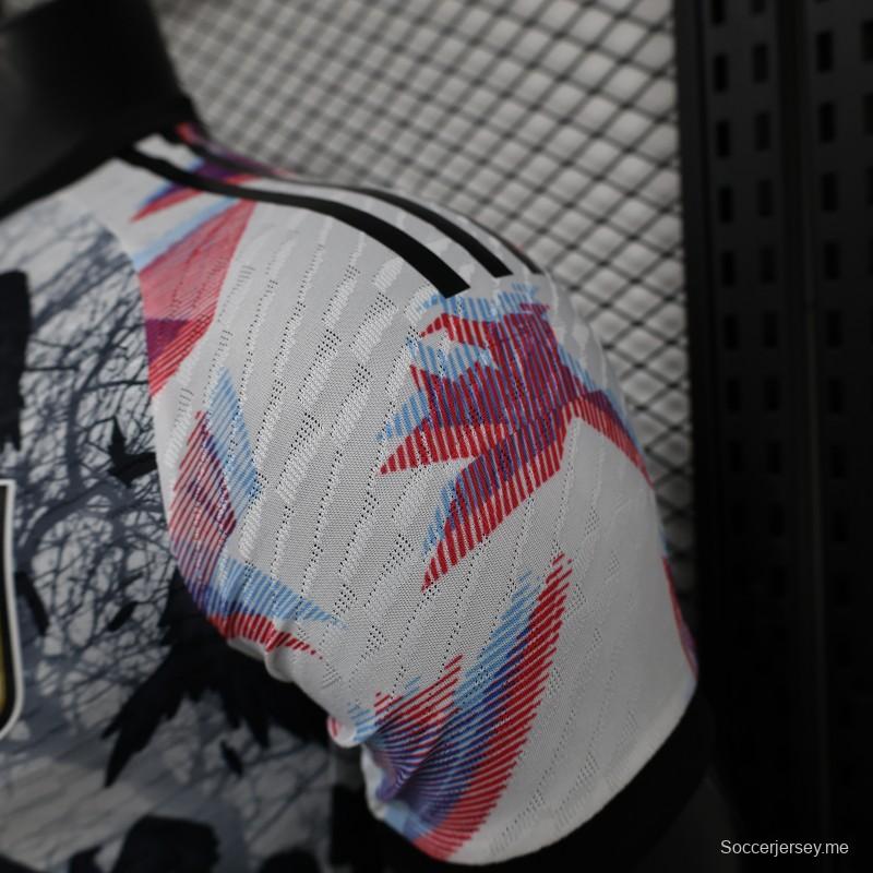 نسخة اللاعب 2022 قميص أبيض خارجي ياباني بطبعة إيتاشي أوتشيها