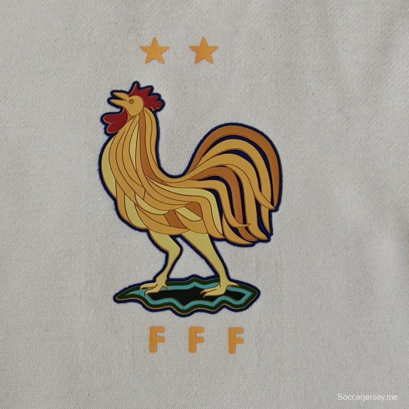 2024 فرنسا هودي باللون الكحلي/الأحمر/الأسود/البيج/الرمادي مع شارة سوداء