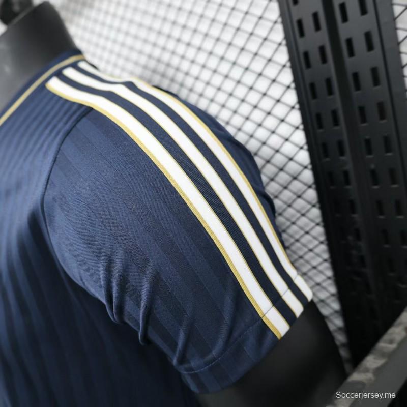 إصدار اللاعب 25/26 قميص مانشستر يونايتد أيقونة مانشستر يونايتد باللون الكحلي