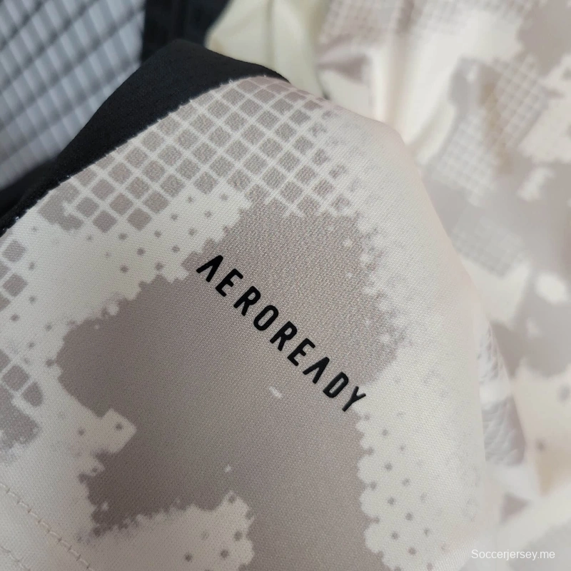 25/26 قميص فريق نيويورك ريد بولز نيويورك ريد بولز خارج الملعب