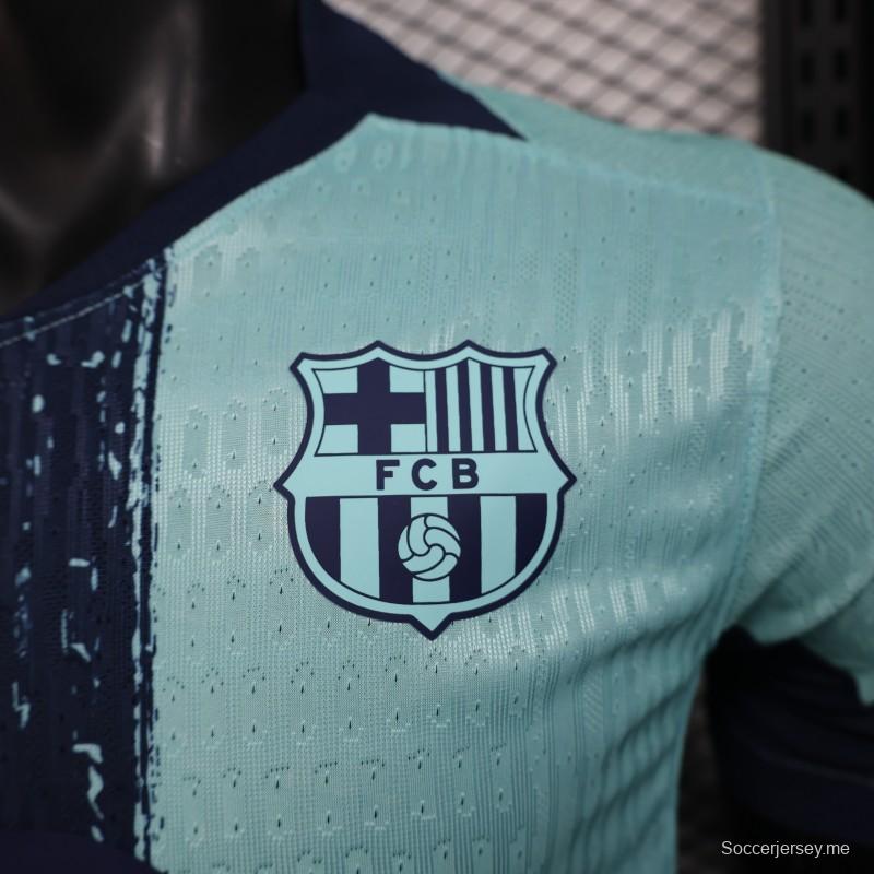 إصدار اللاعب 25/26 قميص برشلونة أزرق بمناسبة الذكرى 125 لتأسيسه باللون الأخضر النعناعي مع خط أزرق داكن ورعاية سبوتيفاي