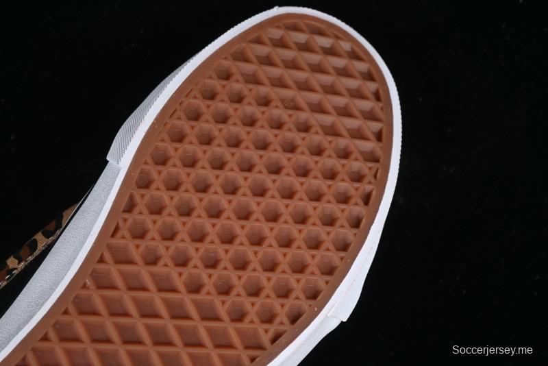 Vans Classics Knu Skool Sneakers with Leopard Print Logo in Black - VN000D2GBA2