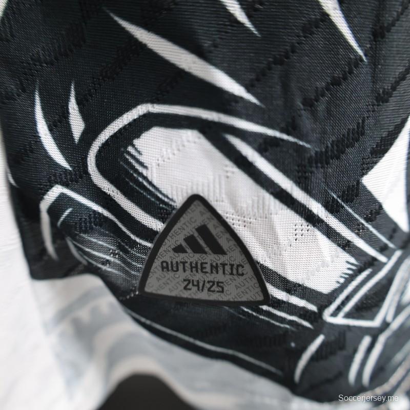 إصدار اللاعب 2025 قميص ياباني أبيض مع قميص الساموراي وأزهار الكرز