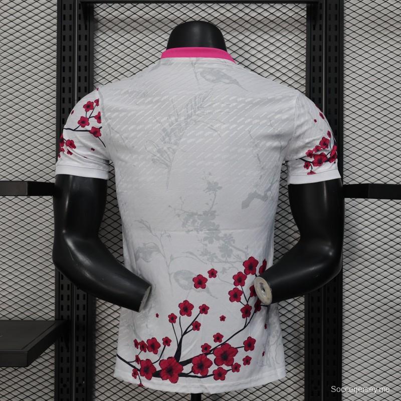 إصدار اللاعب 2025 قميص ياباني أبيض مع قميص طائر أزرق وأحمر