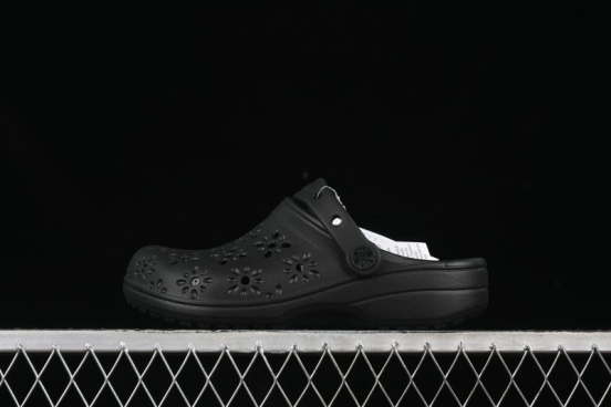 صندل كروكس كلاسيك كلوغ الشاطئي ثنائي الاتجاه ذو فتحات تهوية - B.D4