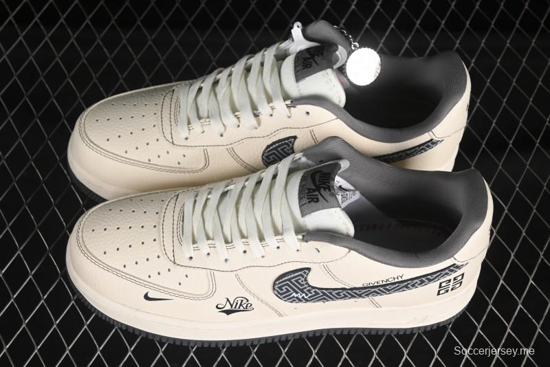 حذاء نايك اير فورس 1 '07 منخفض من نايك اير فورس 1 '07 من نايك جيفنشي بنمط تعاون جيفنشي حذاء رياضي كاجوال رمادي بيج - DF0188-057