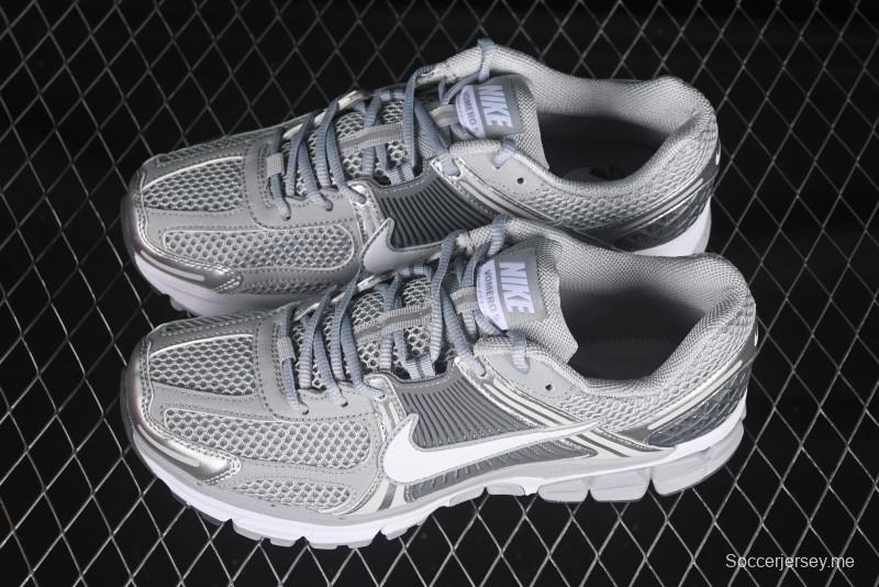 حذاء الجري الكلاسيكي الكاجوال الكلاسيكي من نايك زوم فوميرو 5 SP SP بنعل وسطي من إيفا - FJ4151-003