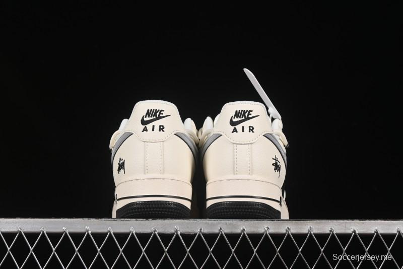 حذاء نايك اير فورس 1 '07 منخفض من نايك ستاسي كولابورشن ستاسي كولاج بأربطة سوداء - DM686868-073