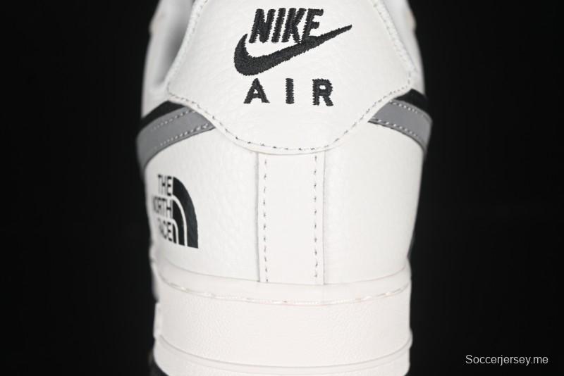 حذاء نايك اير فورس 1 '07 منخفض من نايك ذا نورث فيس تعاون ذا نورث فيس سنيكرز كاجوال بيج مزدوج سووش - AM1588-006