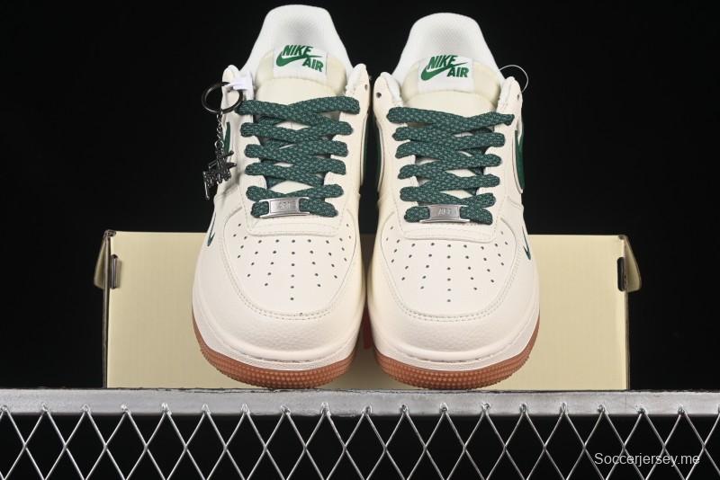 حذاء نايك اير فورس 1 '07 منخفض من نايك اير فورس 1 '07 ستوسي كولابوريشن أخضر سووش بنعل كاجوال - XX3168-138
