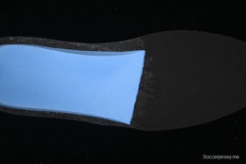 حذاء رياضي كاجوال برقبة منخفضة بنجمة واحدة من كونفرس بتصميم كاجوال بتعاون هالو كيتي - نجمة وردية وعقدة مطرزة - 163904C