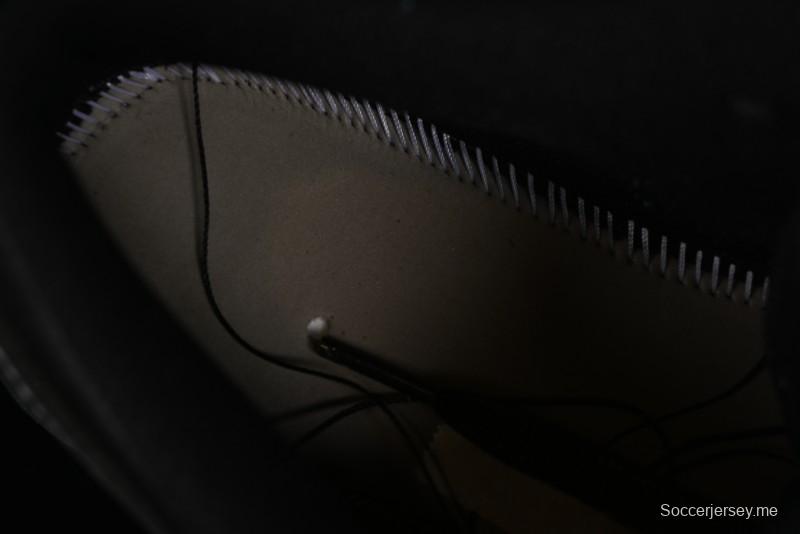 حذاء كرة السلة نايك اير جوردان 1 لاو AJ1 من نايك اير جوردان 1 لاو AJ1 لوحة جلدية بيضاء من القماش الأسود - HV596868-001