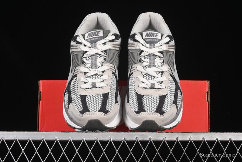 حذاء جري كلاسيكي كاجوال كلاسيكي من نايك زوم فوميرو 5 SP كلاسيكي ريترو بنعل وسطي من إيفا - FD0791-012