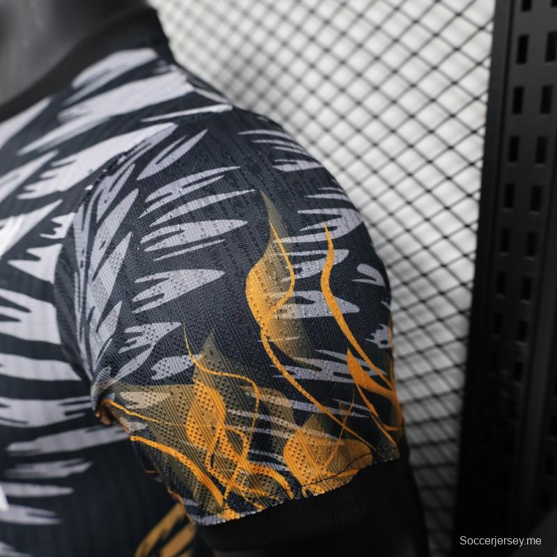 إصدار اللاعبين 25/26 قميص ليفربول رمادي غامق بنقشة العنقاء الذهبية