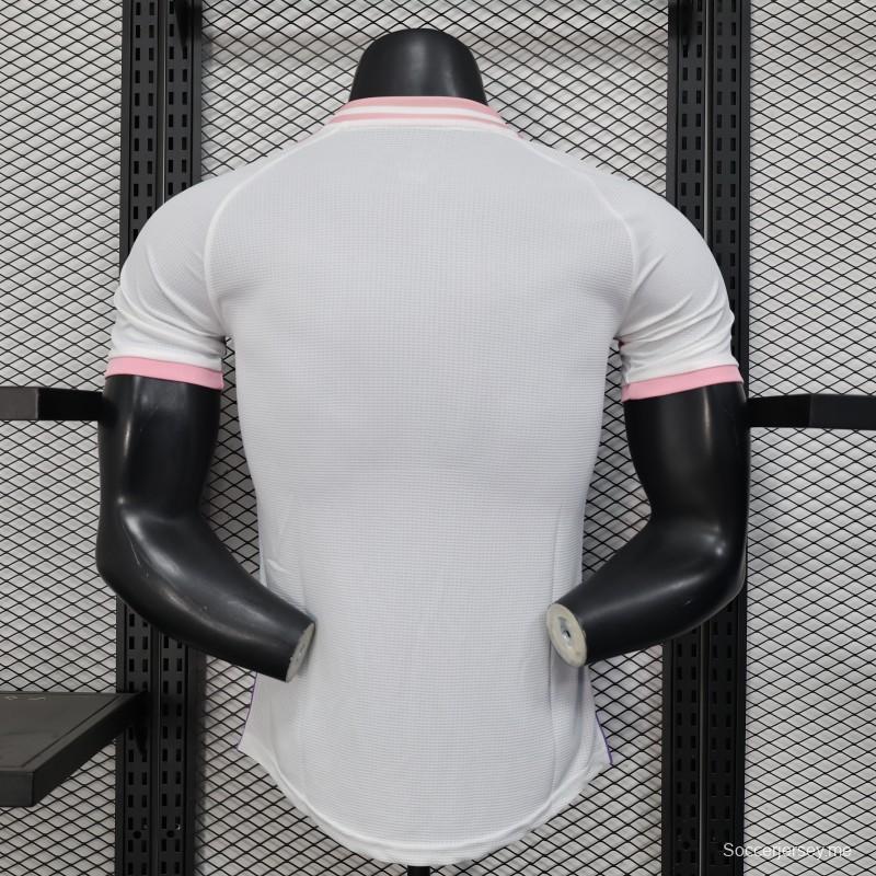 إصدار اللاعب 2025 قميص الجزائر أبيض-وردي بنقوش هندسية