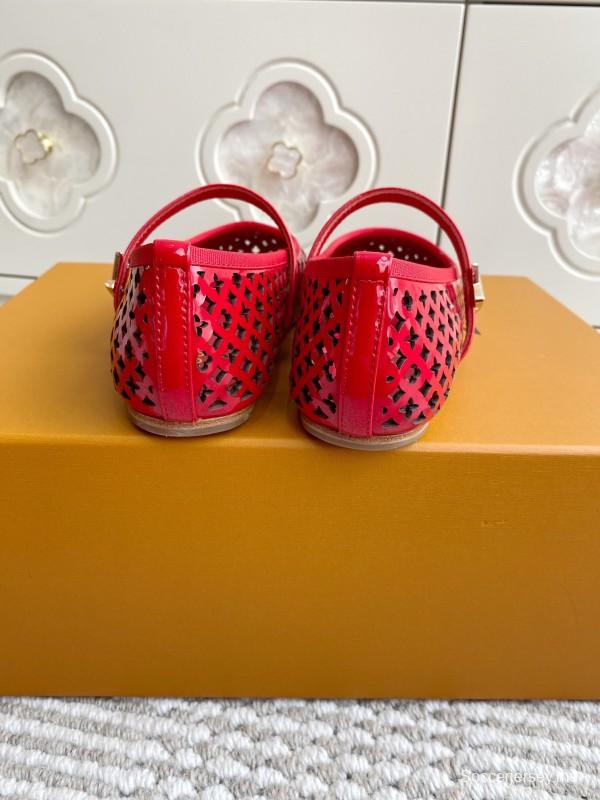 2025 Women Louis Vuitton Red Patent Leather Ballet Flats KFY00310