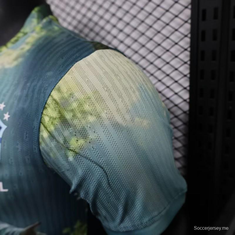 إصدار اللاعب 2025 قميص البرازيل باللون الأزرق الفاتح مع عمل فني ديني ليسوع المسيح