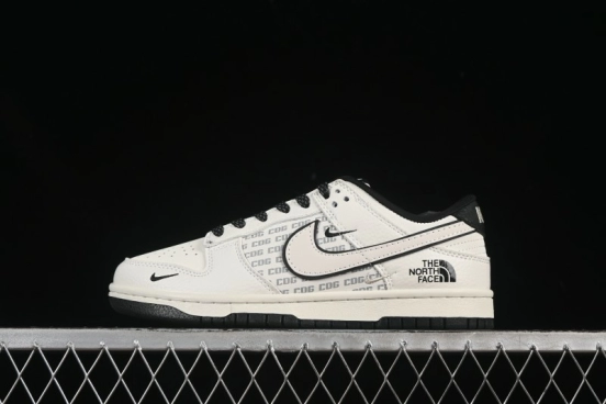 حذاء تزلج نايك SB Dunk Low The North Face Collaboration باللون الأسود والأبيض ثلاثي Swoosh Anniversary المخصص للذكرى السنوية - SC9207-423