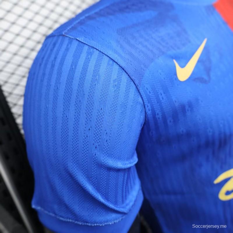 إصدار اللاعب 25/26 برشلونة ترافيس سكوت أزرق بنصف قميص نصف مقسوم أحمر