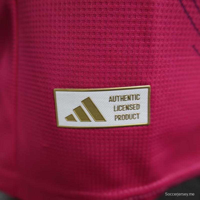 إصدار اللاعب 25/26 قميص ريال مدريد باللون الوردي الأرجواني مع قميص بنمط موجة هندسية