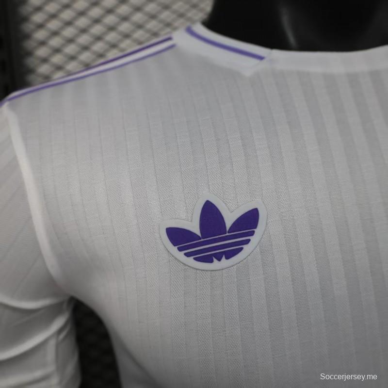 إصدار اللاعب 25/26 قميص ريال مدريد أبيض بحواف بنفسجية