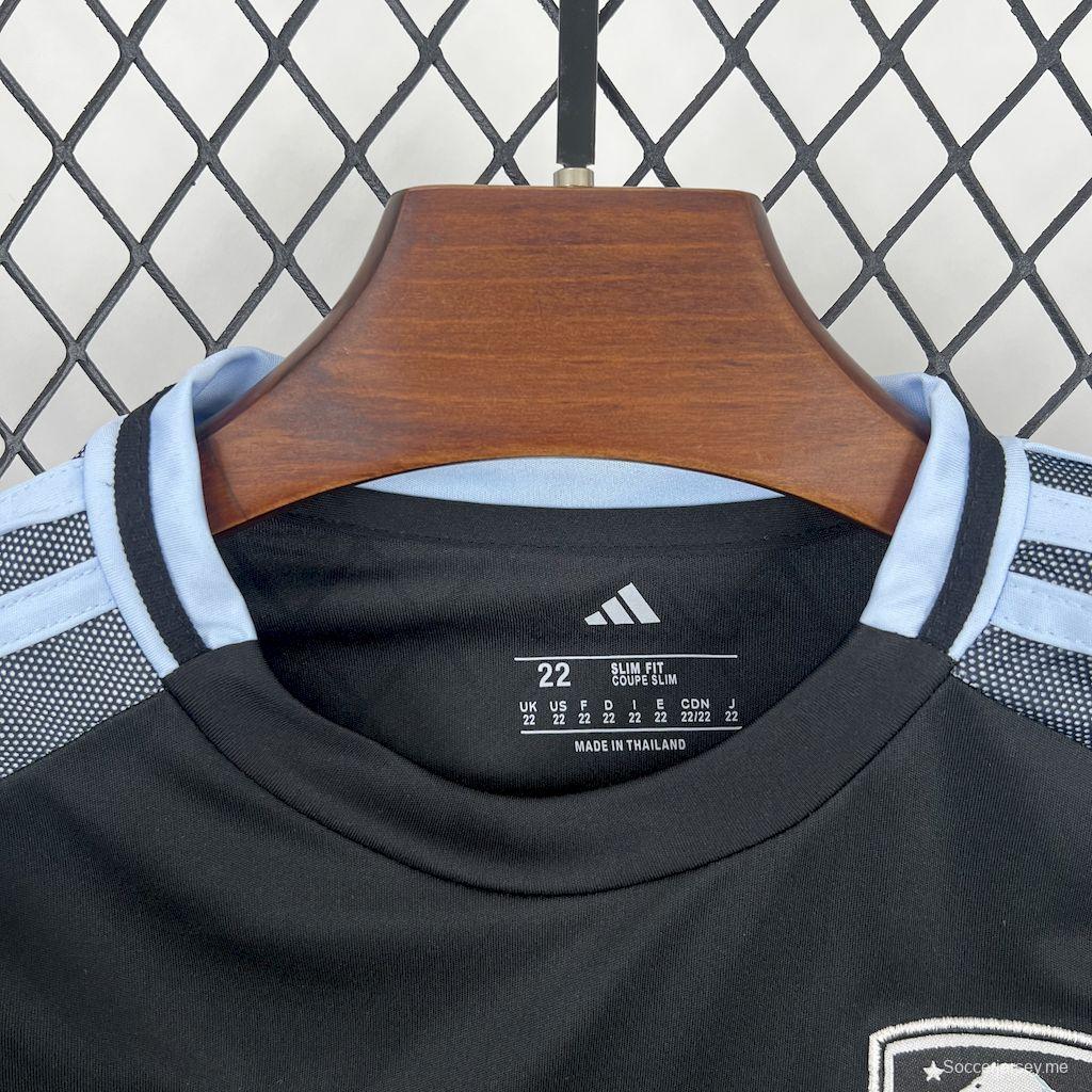 2025/25/26 كيدزأستون فيلا طقم فريق أستون فيلا خارج الملعب