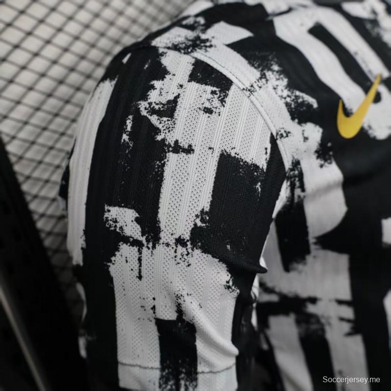 إصدار اللاعب 25/26 قميص برشلونة أسود بخطوط مخططة مقلّمة 25/26