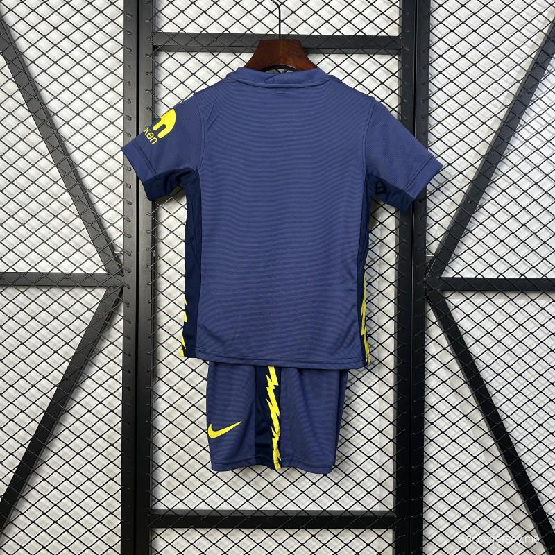 25/26 قميص أتليتكو مدريد للأطفال بمقاس 16-28 خارج ملعبه