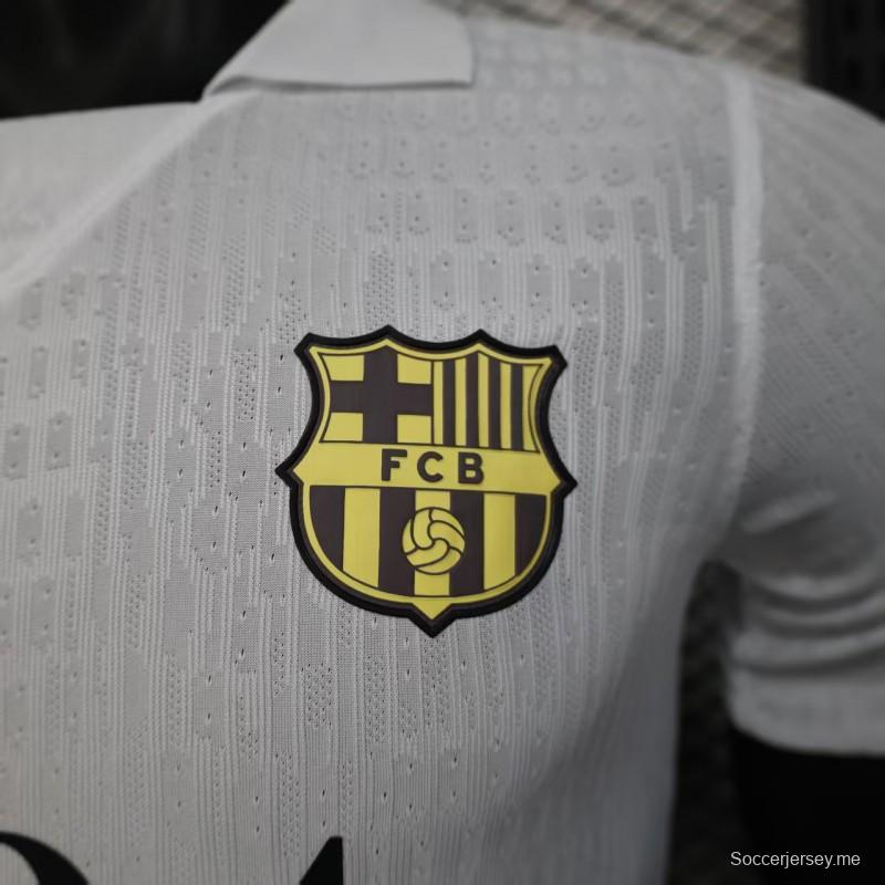 إصدار اللاعب 25/26 قميص أبيض لنادي برشلونة مع 304 راعي