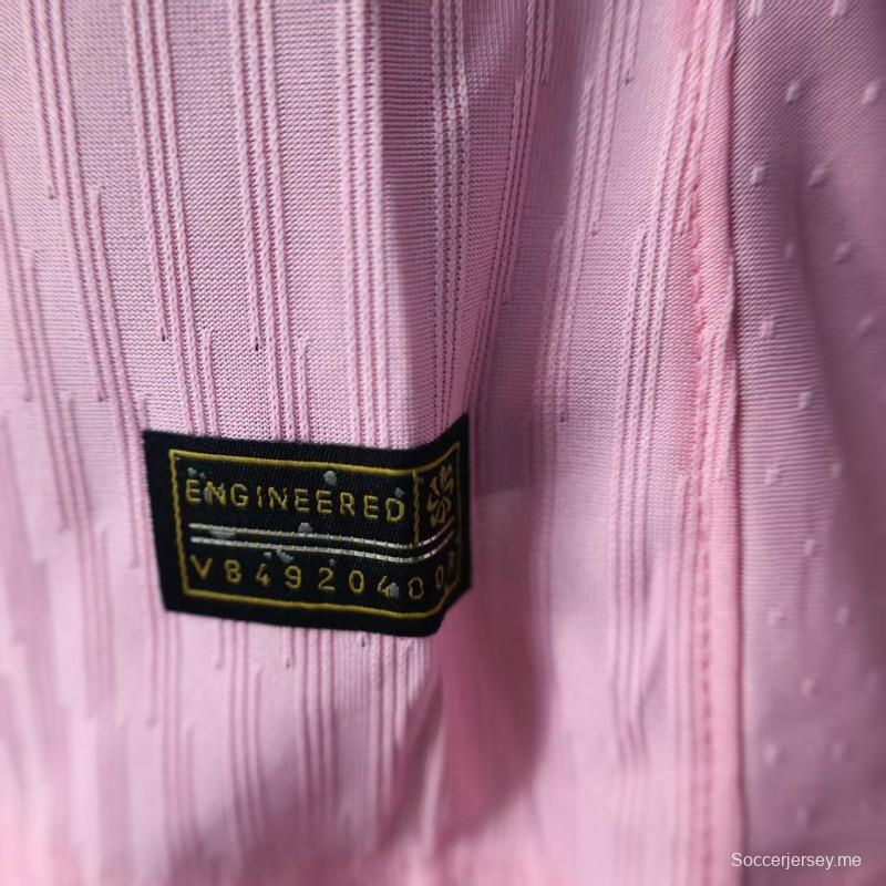 إصدار اللاعب 25/26 قميص باريس سان جيرمان الوردي الخاص 25/26