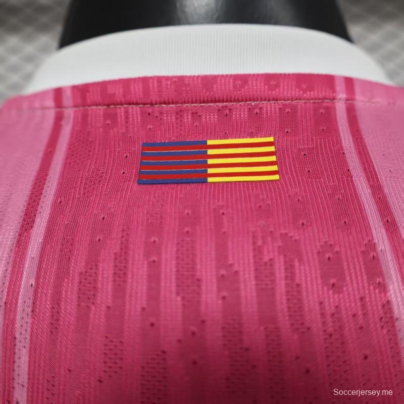 إصدار اللاعب 25/26 قميص نادي برشلونة باللون الوردي مع قميص متدرج اللون