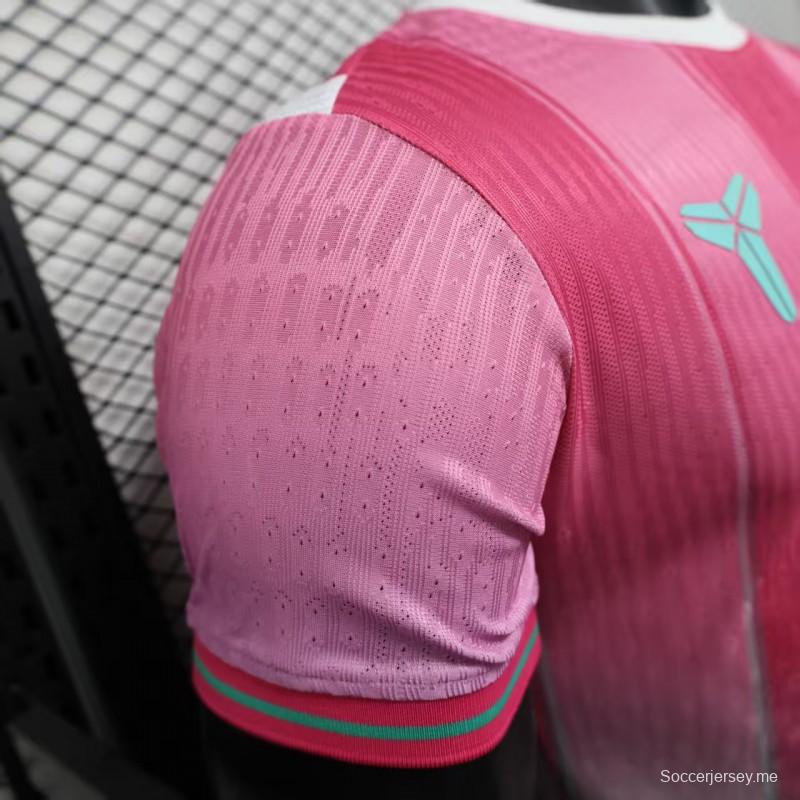 إصدار اللاعب 25/26 قميص نادي برشلونة باللون الوردي مع قميص متدرج اللون