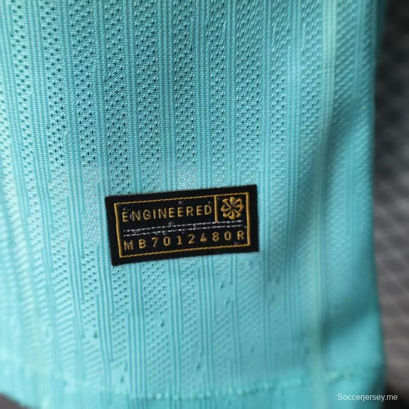 إصدار اللاعب 25/26 قميص نادي برشلونة باللون الوردي مع قميص متدرج اللون