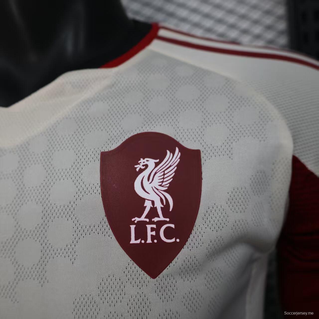 نسخة اللاعب 25/26 قميص ليفربول بأكمام طويلة الأكمام خارج أرضه