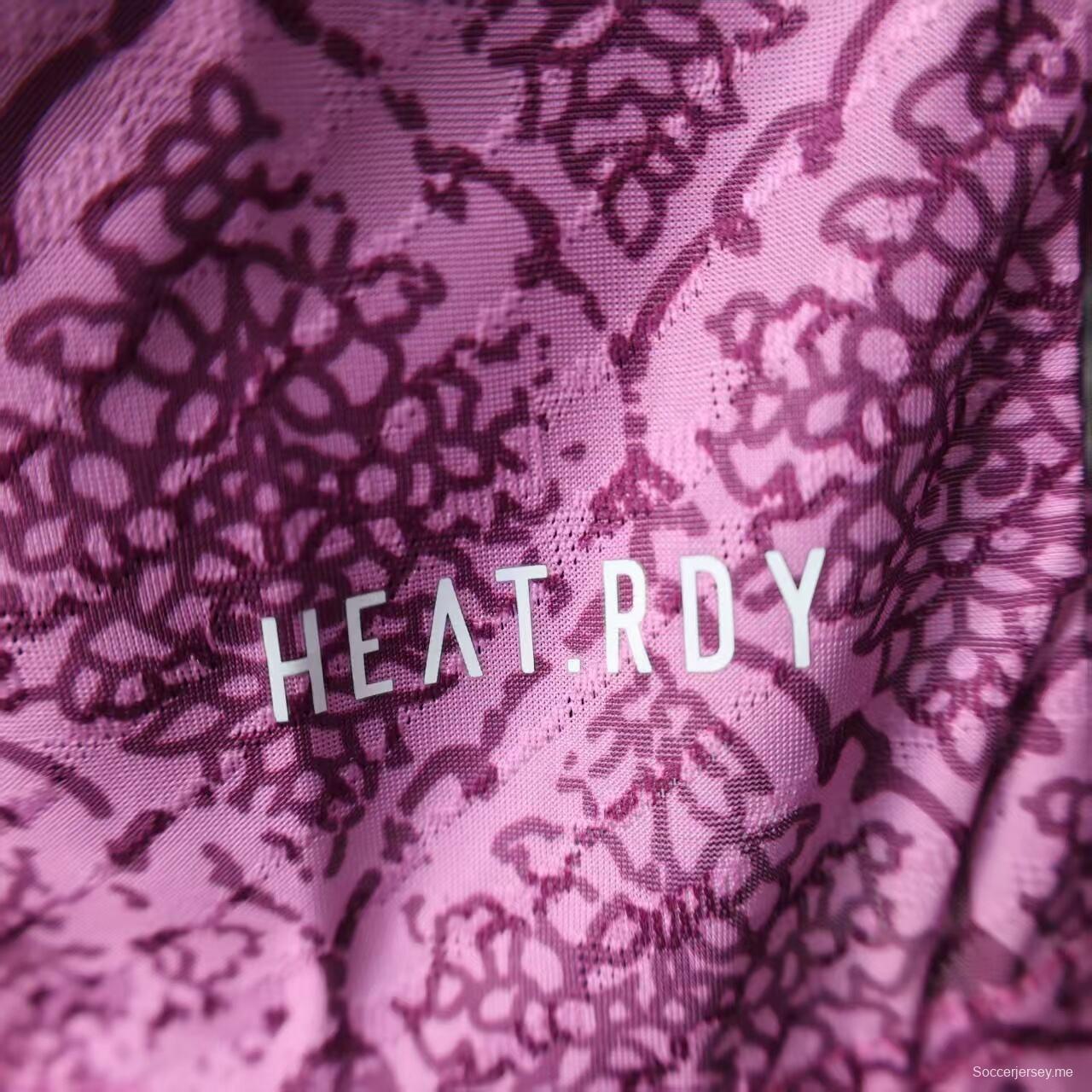 إصدار اللاعب 25/26 قميص ريال مدريد قبل المباراة باللون الأرجواني